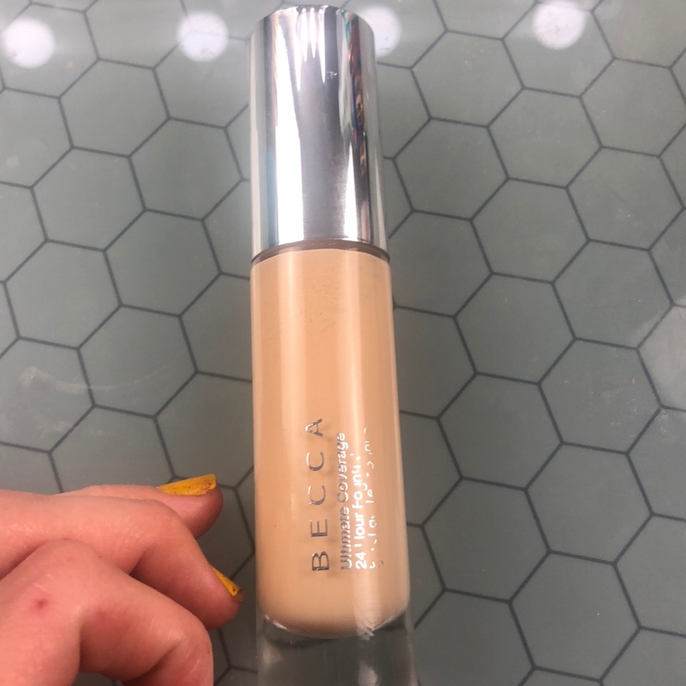Becca Ultimate Coverage 24 Hour Foundation Buff